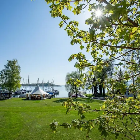 Yachthotel Chiemsee Gmbh Hotell