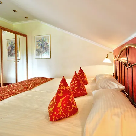 Yachthotel Chiemsee Gmbh Hotel