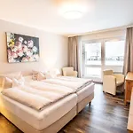 Yachthotel Chiemsee Gmbh 4* פרין אם קימזה