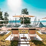 Yachthotel Chiemsee Gmbh מלון